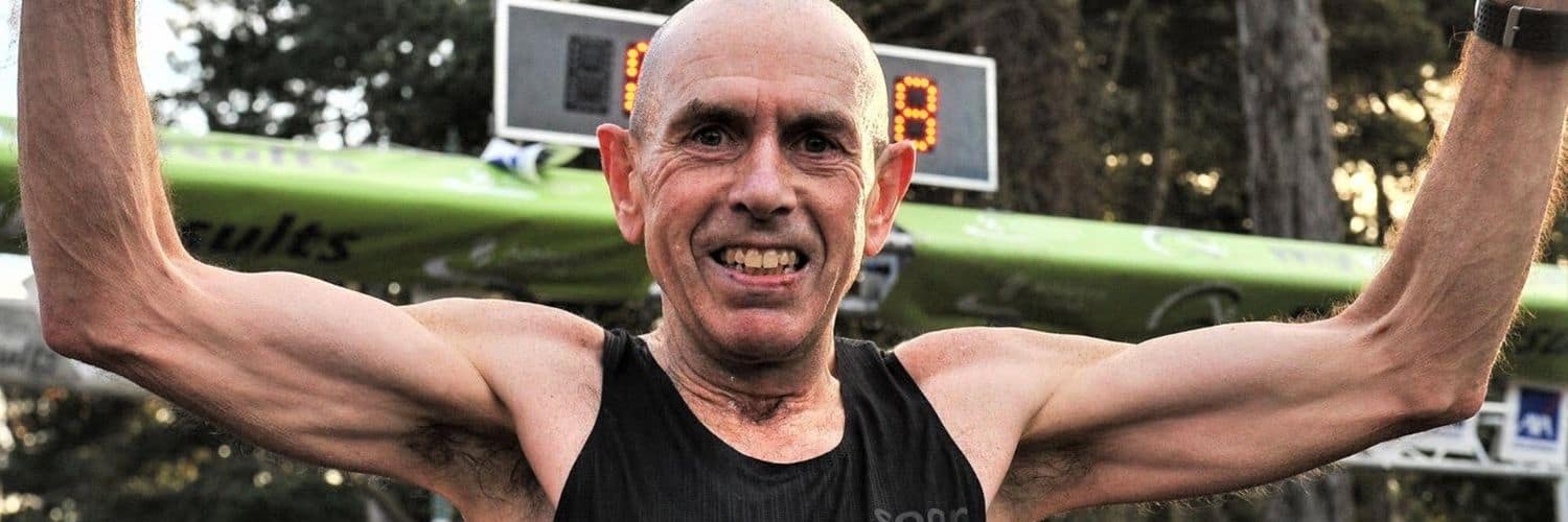 Tommy Hughes establece un nuevo récord del mundo: 2:30:02 en maratón con 60 años
