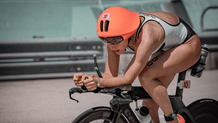 Sara Pérez en el sector de bici en el Challenge Miami